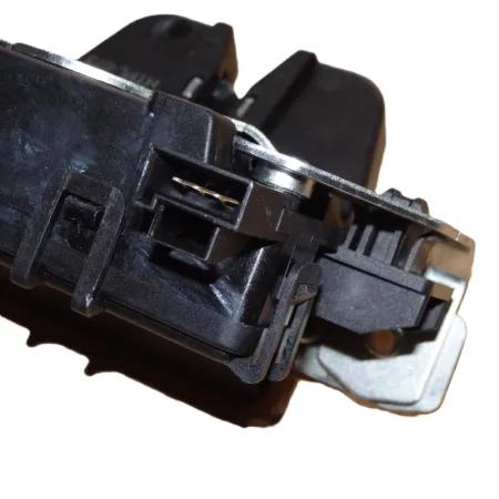 Zamek tylny klapy bagażnika Opel Astra H - wtyczka
